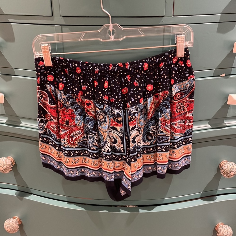 patterned shorts - Picture 2 of 3